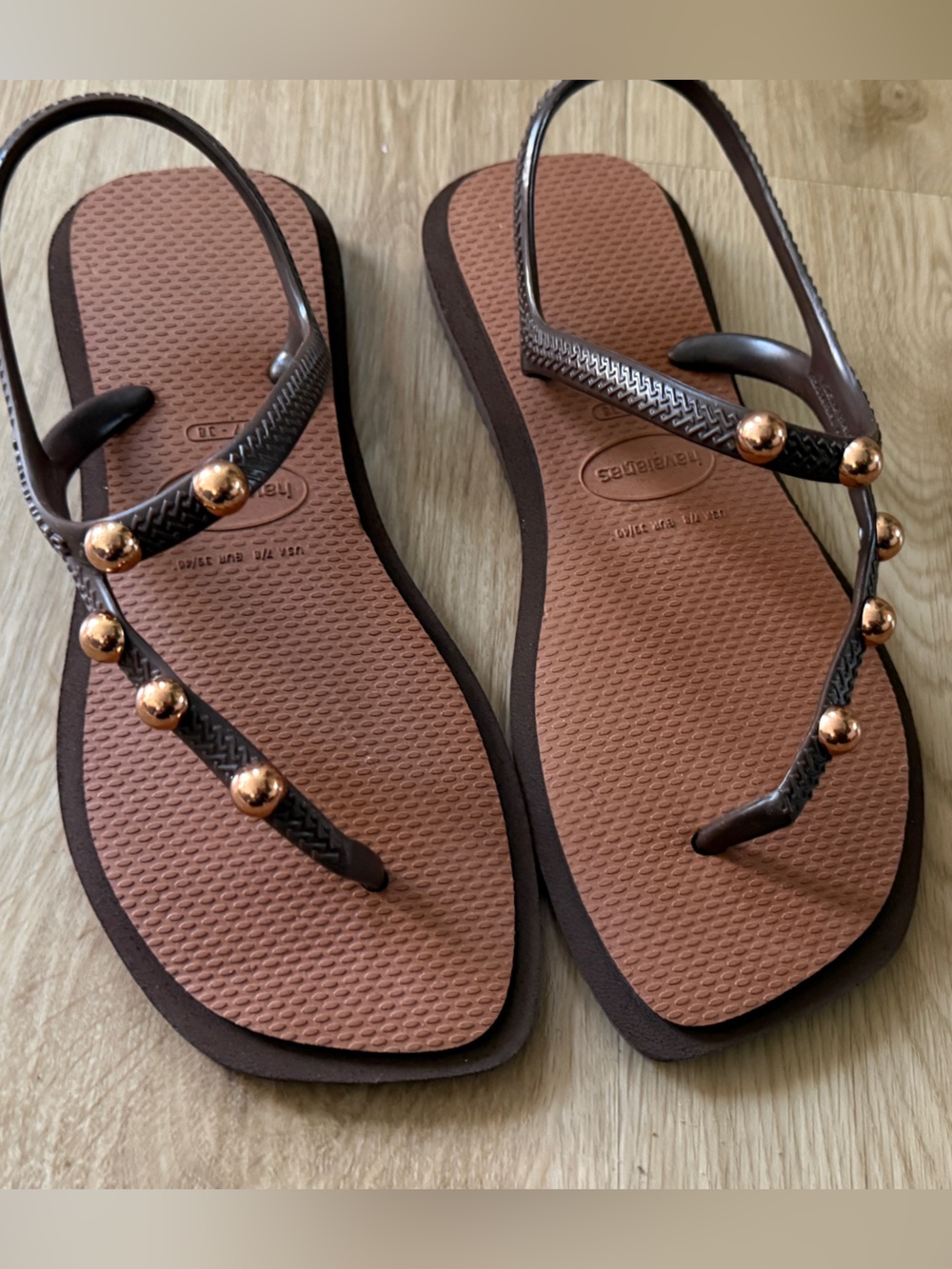 NWTT Havaianas Flash Fusion with gold studs